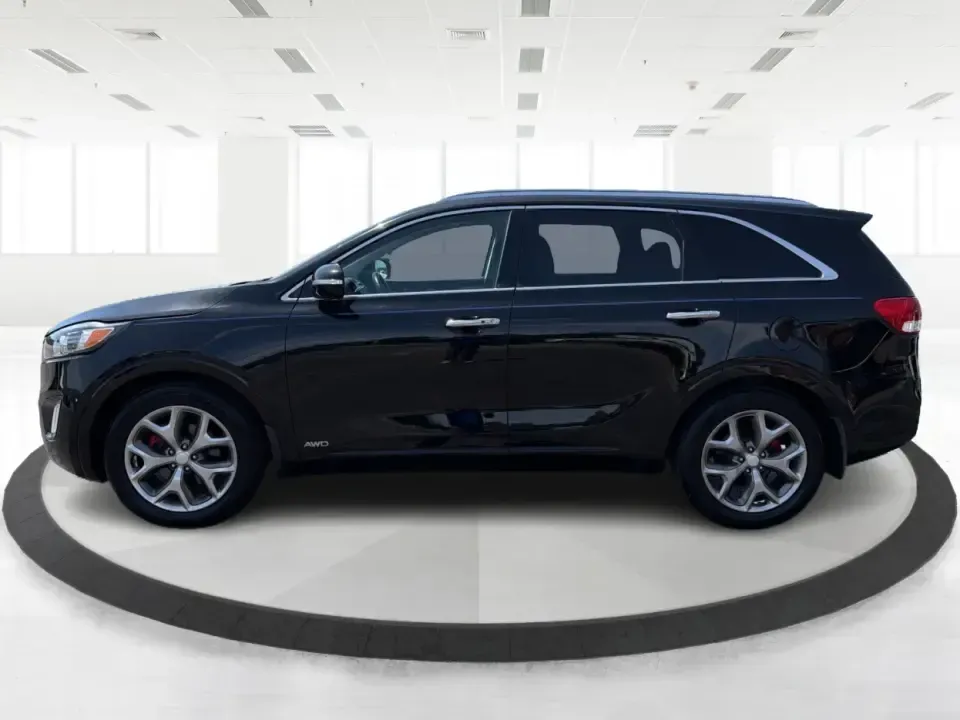 2016 Kia Sorento 3.3L SX (5XYPKDA57GG) with an Lambda II 3.3L V-6 gasoline direct injection engine, 6-Speed Automatic transmission, located at 4508 South Dixie Dr, Moraine, OH, 45439, (937) 908-9800, 39.689976, -84.218452 - Pack up the kids, load the cooler, and point the hood toward a weekend getaway-this 2016 Kia Sorento SX is the kind of SUV that fits real life in Moraine. Whether you're juggling school drop-offs, commuting up I-75 toward Dayton, or planning road trips to Carillon Historical Park and Riverscape Metr - Photo#5
