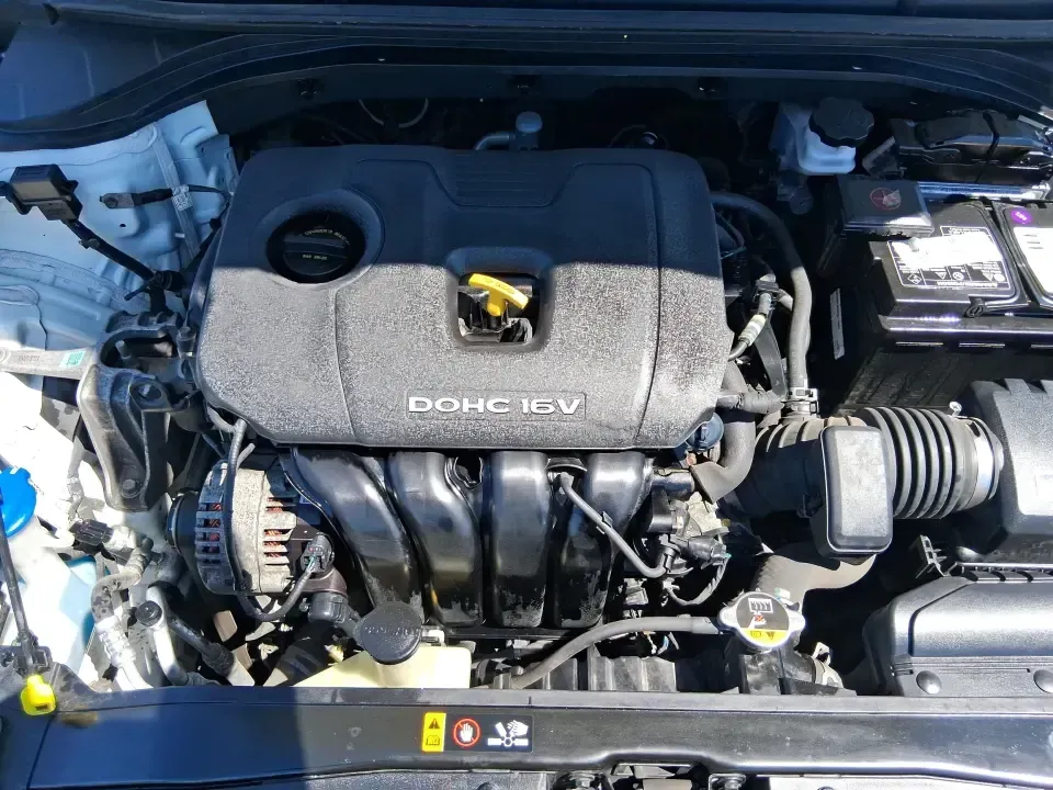 2017 Hyundai Elantra SE (5NPD84LF7HH) with an Nu 2L I-4 DOHC engine, 6A transmission, located at 880 E. National Road, Vandalia, OH, 45377, (937) 908-9800, 39.891918, -84.183594 - Need a smart, efficient sedan for the daily commute from Vandalia to Dayton, quick school drop-offs, or weekend runs out to the National Museum of the U.S. Air Force? This 2017 Hyundai Elantra SE is the kind of practical, comfortable ride that fits real life-easy to park, easy to drive, and efficien - Photo#11