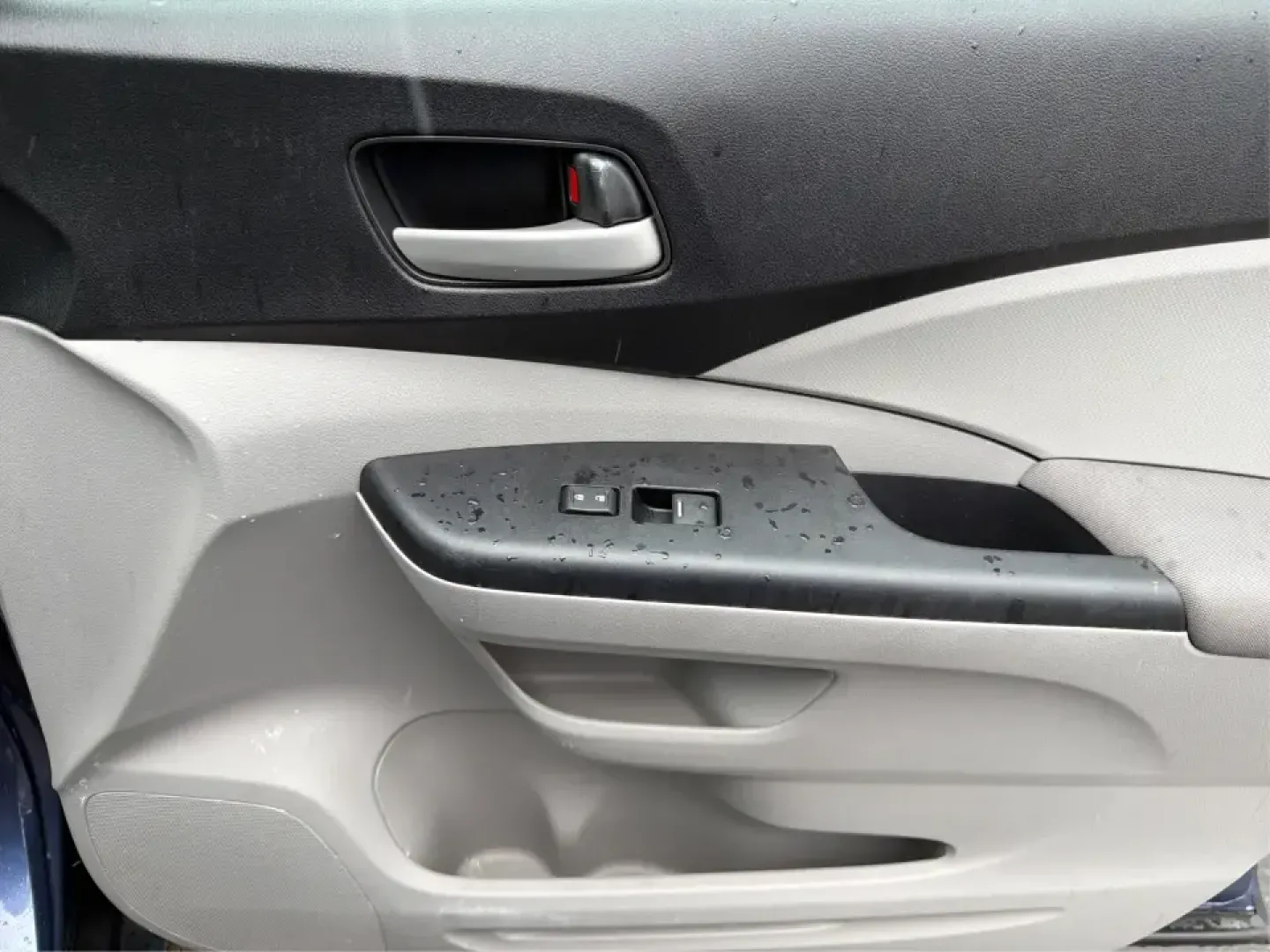 2014 Honda CR-V LX (2HKRM4H30EH) with an 2.4L I-4 DOHC engine, 5-Speed Automatic transmission, located at 401 Woodman Dr, Riverside, OH, 45431, (937) 908-9800, 39.760899, -84.123421 - Picture your next weekend: a quick run down Woodman Dr for errands, a family day at Riverscape MetroPark, or an easy I675 commute with room for groceries, strollers, and sports gear. This 2014 Honda CRV LX in Twilight Blue Metallic is the kind of practical SUV that fits real life in Riverside, Ohio-- Photo#17