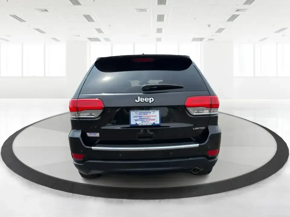 2015 Jeep Grand Cherokee Limited (1C4RJEBG4FC) with an 3.6L V6 DOHC 24V engine, 8-Speed Automatic transmission, located at 880 E. National Road, Vandalia, OH, 45377, (937) 908-9800, 39.891918, -84.183594 - Picture your next weekend: loading up the family for a day at Carillon Historical Park, cruising down I675 with the A/C keeping everyone comfortable, then heading out toward Eastwood MetroPark with plenty of cargo space for chairs, coolers, and gear. This 2015 Jeep Grand Cherokee Limited is the kind - Photo#3