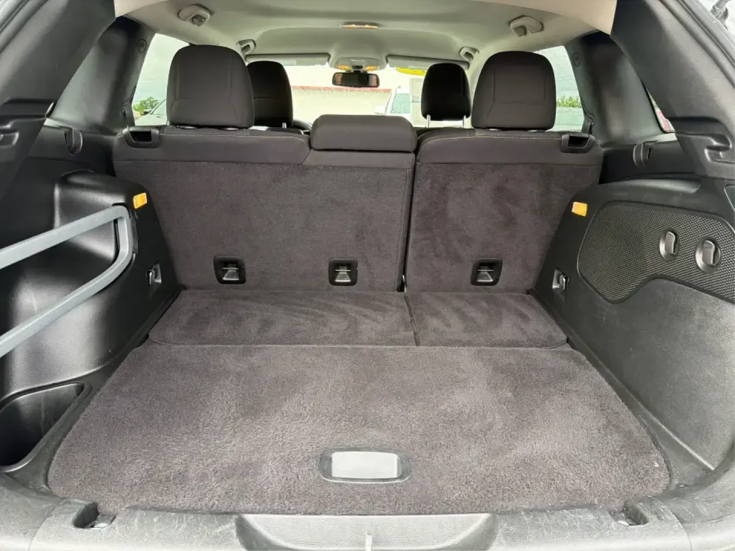 2017 Jeep Cherokee Latitude 4x4 (1C4PJMCS5HW) with an 3.2L V6 DOHC 24V engine, 9A transmission, located at 1184 Kauffman Ave, Fairborn, OH, 45324, (937) 908-9800, 39.807072, -84.030914 - Weekend getaways to John Bryan State Park, snowy commutes to Wright-Patterson AFB, or everyday school-and-grocery runs around Fairborn-this 2017 Jeep Cherokee Latitude 4x4 is built for the kind of life that doesn't stop when the weather changes. With confident 4x4 capability, a comfortable cabin, an - Photo#11