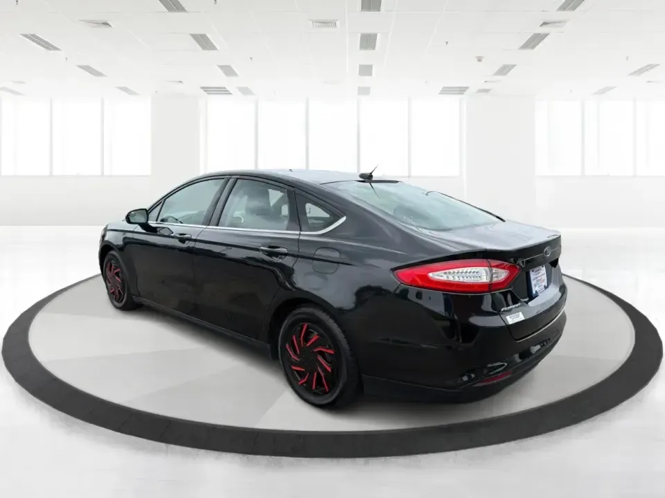 2014 Ford Fusion S (3FA6P0G78ER) with an Duratec 2.5L I-4 DOHC engine, Automatic transmission, located at 1951 S Dayton Lakeview Rd., New Carlisle, OH, 45344, (937) 908-9800, 39.890999, -84.050255 - Are you on the hunt for a reliable sedan that fits seamlessly into your everyday life? Look no further than this stunning 2014 Ford Fusion S, available now at Advantage Car and Credit in Fairborn, OH. This vehicle is the perfect choice for budget-conscious buyers or families needing a dependable rid - Photo#4