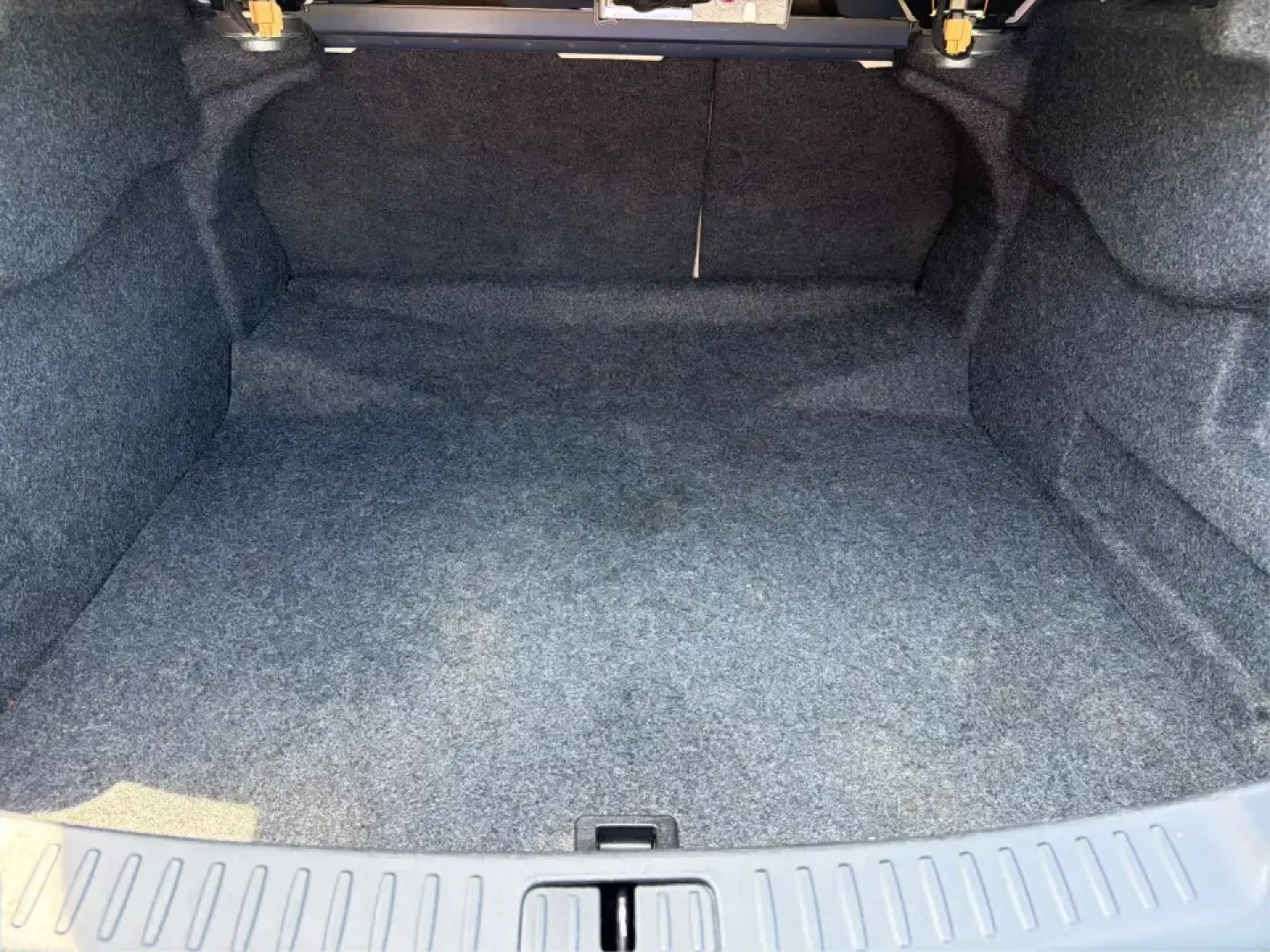 2014 Chevrolet Malibu 1TZ (1G11H5SL5EF) with an 2.5L L4 DOHC 16V engine, 6-Speed Automatic transmission, located at 401 Woodman Dr, Riverside, OH, 45431, (937) 908-9800, 39.760899, -84.123421 - Need a dependable sedan for the daily commute to Wright-Patterson AFB, quick errands down Woodman Dr, or comfortable weekend drives along I-675? This 2014 Chevrolet Malibu 1LZ in eye-catching Atlantis Blue Metallic fits real-life routines-school drop-offs, long commutes, and budget-friendly road tri- Photo#11