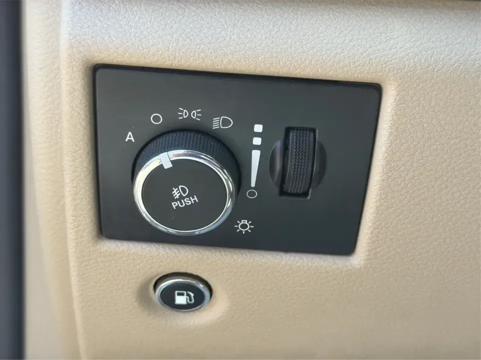 2014 Jeep Grand Cherokee Overland (1C4RJFCTXEC) with an 5.7L V8 OHV 16V engine, 5-Speed Automatic transmission, located at 1184 Kauffman Ave, Fairborn, OH, 45324, (937) 908-9800, 39.807072, -84.030914 - Picture your next weekend: loading up for a road trip to Yellow Springs, cruising I675 with the family in comfort, or heading out to the trails and backroads around Wright-Patterson Air Force Base with the confidence of 4WD. This 2014 Jeep Grand Cherokee Overland is built for drivers who want a refi - Photo#17