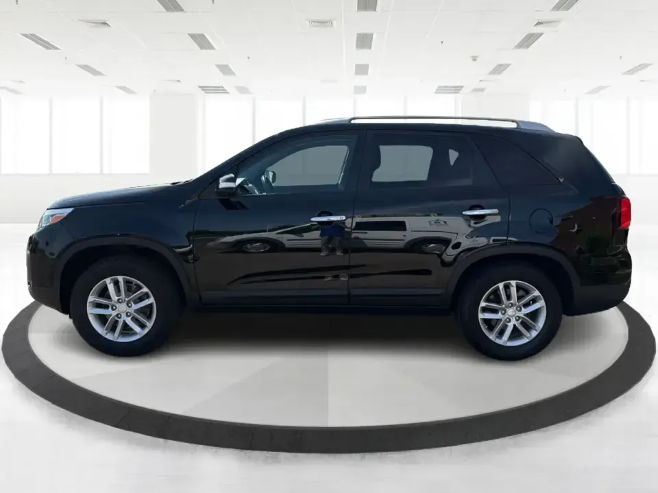 2014 Kia Sorento LX 2WD (5XYKT3A68EG) with an 2.4L L4 DOHC 16V engine, 6-Speed Automatic transmission, located at 8750 N County Rd 25A, Piqua, OH, 45356, (937) 908-9800, 40.164391, -84.232513 - Weekend road trips to Indian Lake, daily commutes down I-75, or hauling sports gear across Troy-this 2014 Kia Sorento LX is the kind of SUV that fits real life. Finished in Ebony Black and built for practicality, it's a smart pick for growing families, busy professionals, and budget-conscious buyers- Photo#5