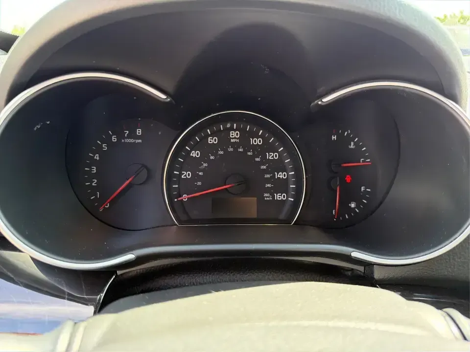 2014 Kia Sorento LX 2WD (5XYKT3A68EG) with an 2.4L L4 DOHC 16V engine, 6-Speed Automatic transmission, located at 8750 N County Rd 25A, Piqua, OH, 45356, (937) 908-9800, 40.164391, -84.232513 - Weekend road trips to Indian Lake, daily commutes down I-75, or hauling sports gear across Troy-this 2014 Kia Sorento LX is the kind of SUV that fits real life. Finished in Ebony Black and built for practicality, it's a smart pick for growing families, busy professionals, and budget-conscious buyers- Photo#15