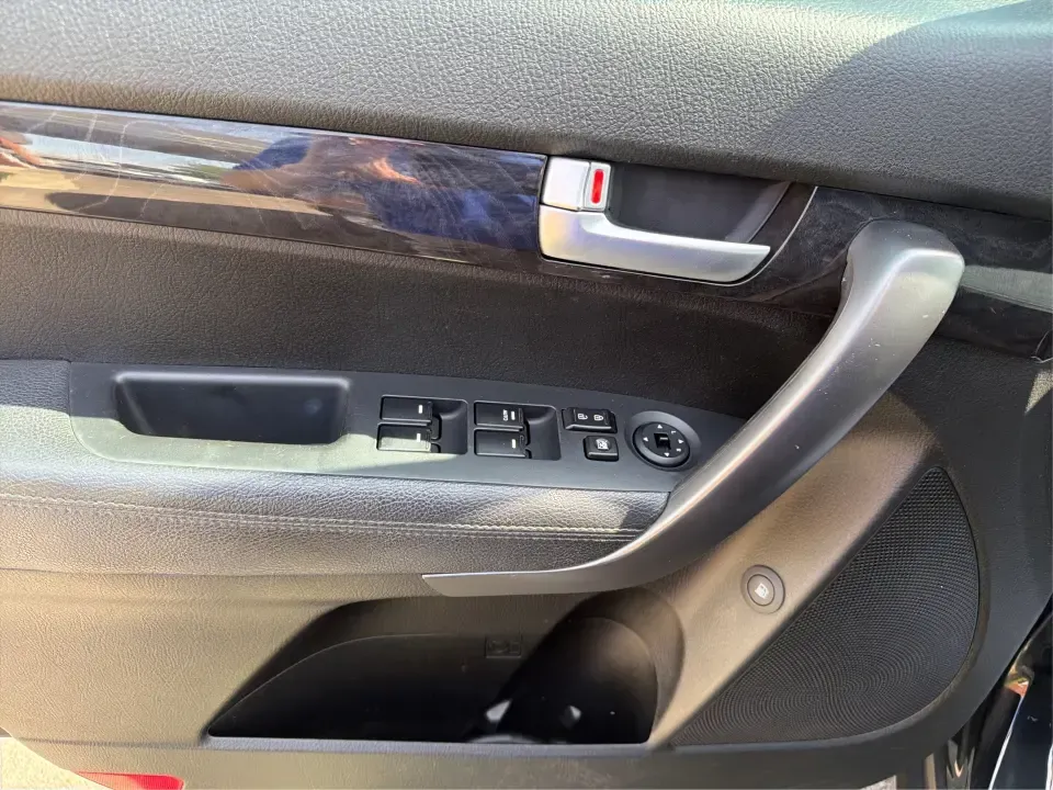 2014 Kia Sorento LX 2WD (5XYKT3A68EG) with an 2.4L L4 DOHC 16V engine, 6-Speed Automatic transmission, located at 8750 N County Rd 25A, Piqua, OH, 45356, (937) 908-9800, 40.164391, -84.232513 - Weekend road trips to Indian Lake, daily commutes down I-75, or hauling sports gear across Troy-this 2014 Kia Sorento LX is the kind of SUV that fits real life. Finished in Ebony Black and built for practicality, it's a smart pick for growing families, busy professionals, and budget-conscious buyers- Photo#17