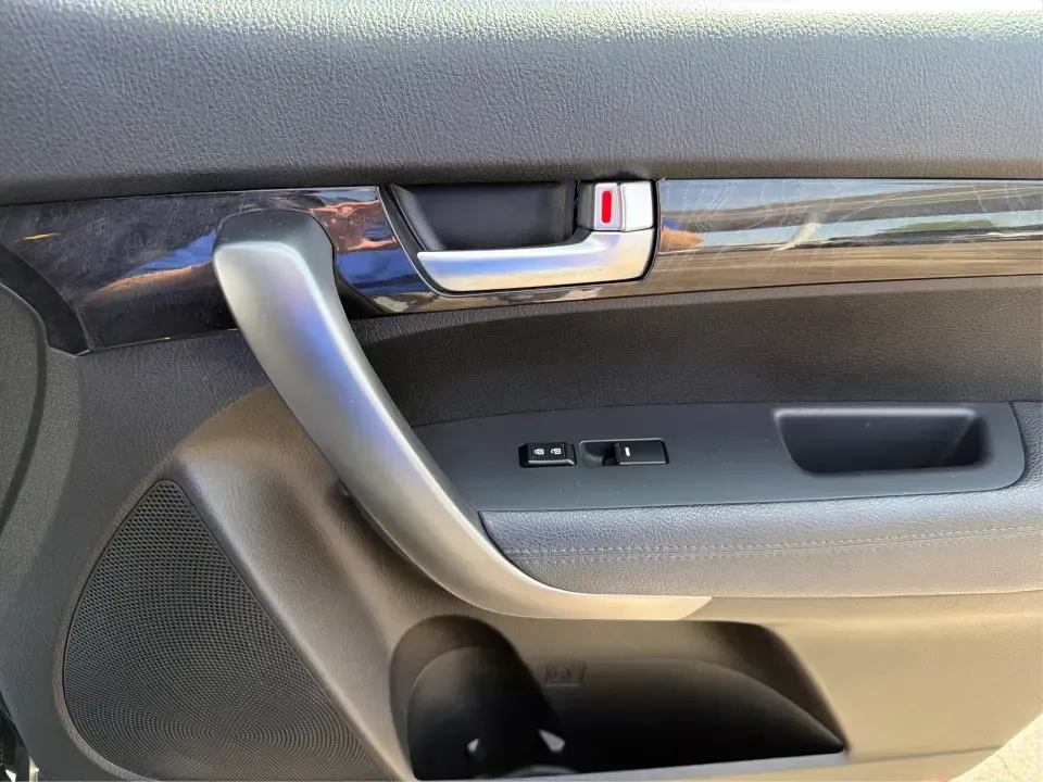 2014 Kia Sorento LX 2WD (5XYKT3A68EG) with an 2.4L L4 DOHC 16V engine, 6-Speed Automatic transmission, located at 8750 N County Rd 25A, Piqua, OH, 45356, (937) 908-9800, 40.164391, -84.232513 - Weekend road trips to Indian Lake, daily commutes down I-75, or hauling sports gear across Troy-this 2014 Kia Sorento LX is the kind of SUV that fits real life. Finished in Ebony Black and built for practicality, it's a smart pick for growing families, busy professionals, and budget-conscious buyers- Photo#18