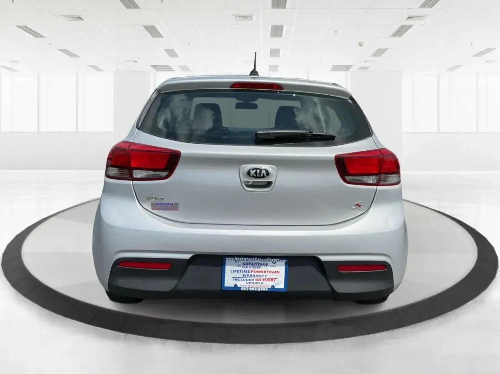 2019 Kia Rio 5-Door S (3KPA25AB6KE) with an Gamma 1.6L I-4 gasoline direct injection engine, located at 1099 N County Rd 25A , Troy, OH, 45373, (937) 908-9800, 40.057079, -84.212883 - Discover the perfect blend of style, efficiency, and affordability with this 2019 Kia Rio 5-Door from Advantage Car and Credit in Troy, OH. This hatchback is not just a car; it's a lifestyle ally, ideal for budget-conscious buyers and growing families alike. With its compact design and versatile car - Photo#3