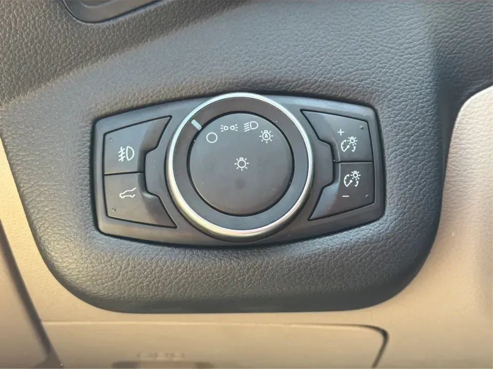 2017 Ford Escape SE (1FMCU0GD2HU) with an 1.5L L4 DOHC 16V engine, 6A transmission, located at 880 E. National Road, Vandalia, OH, 45377, (937) 908-9800, 39.891918, -84.183594 - Picture your next week in Vandalia: weekday commutes down E. National Road and I75, school drop-offs, quick grocery runs near the Dayton International Airport area, and a weekend escape to Taylorsville MetroPark or a day out at the Montgomery County Fairgrounds. This 2017 Ford Escape SE is built for - Photo#17