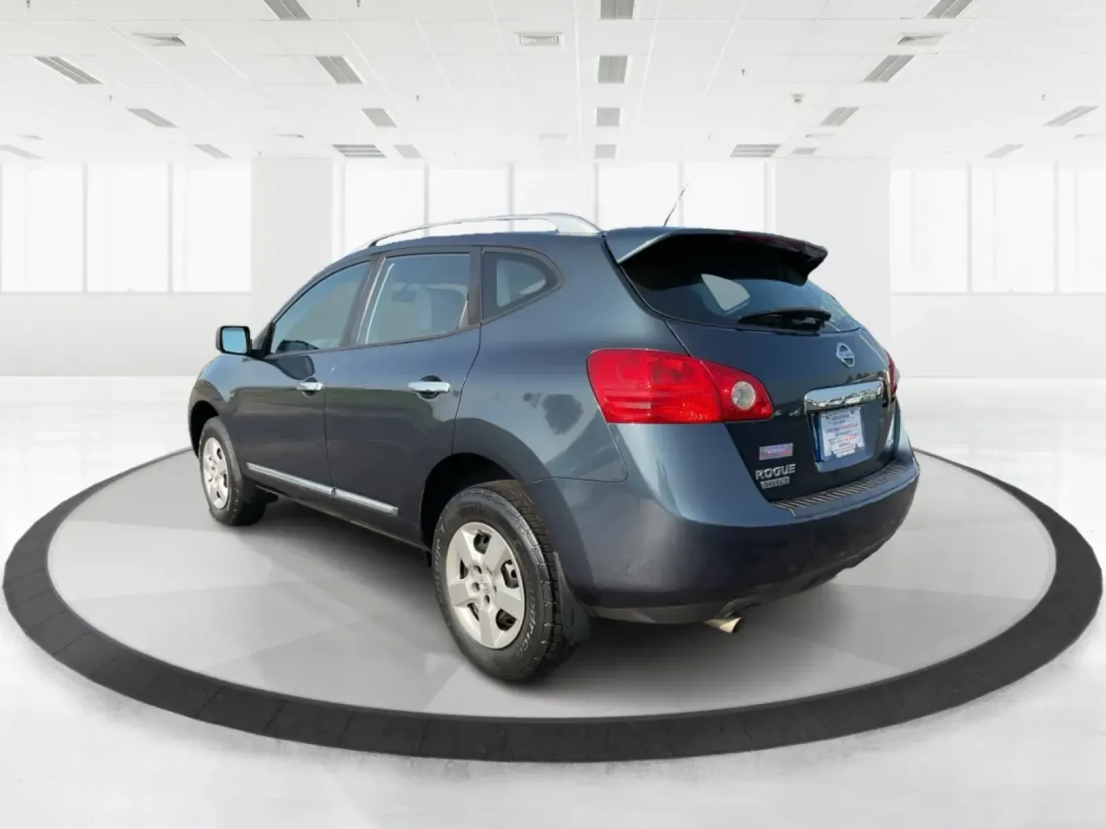 2015 Nissan Rogue S (JN8AS5MV3FW) with an 2.5L I-4 DOHC engine, located at 1099 N County Rd 25A , Troy, OH, 45373, (937) 908-9800, 40.057079, -84.212883 - **Adventure Awaits with the 2015 Nissan Rogue at Advantage Car and Credit - Troy!**<br /> <br /> Are you ready to take your family adventures to the next level? The 2015 Nissan Rogue, available now at Advantage Car and Credit in Troy, OH, is the perfect companion for growing families, long commutes, - Photo#4