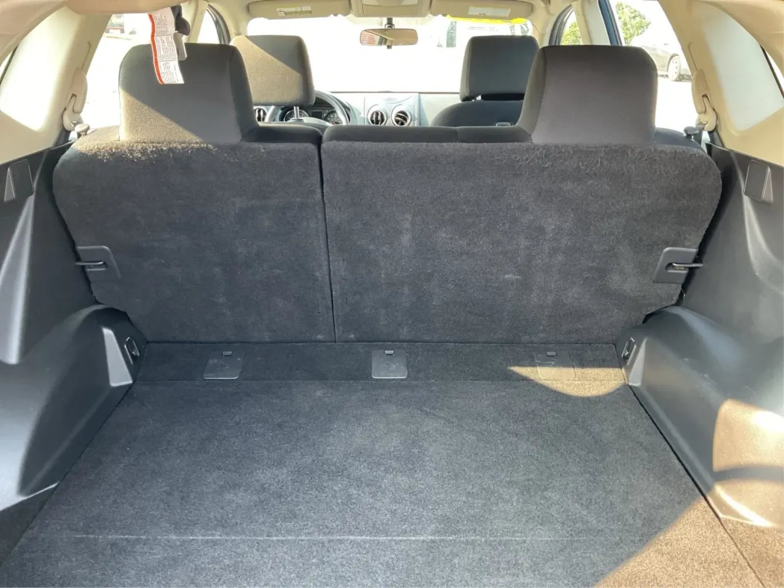 2015 Nissan Rogue S (JN8AS5MV3FW) with an 2.5L I-4 DOHC engine, located at 1099 N County Rd 25A , Troy, OH, 45373, (937) 908-9800, 40.057079, -84.212883 - **Adventure Awaits with the 2015 Nissan Rogue at Advantage Car and Credit - Troy!**<br /> <br /> Are you ready to take your family adventures to the next level? The 2015 Nissan Rogue, available now at Advantage Car and Credit in Troy, OH, is the perfect companion for growing families, long commutes, - Photo#12