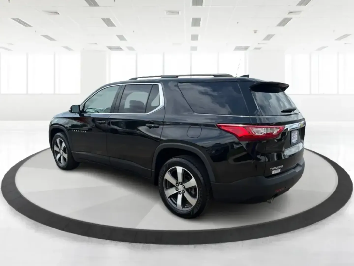 2019 Chevrolet Traverse 3LT (1GNERHKW6KJ) with an 3.6L V-6 gasoline direct injection engine, 9A transmission, located at 1230 East Main St, Xenia, OH, 45385, (937) 908-9800, 39.688026, -83.910172 - Load up the kids, the groceries, and the gear-then head from weekday school drop-offs to weekend road trips without feeling cramped. This 2019 Chevrolet Traverse 3LT is built for real life in Xenia, with three-row flexibility, confident V6 power, and the kind of comfort features that make long drive - Photo#4