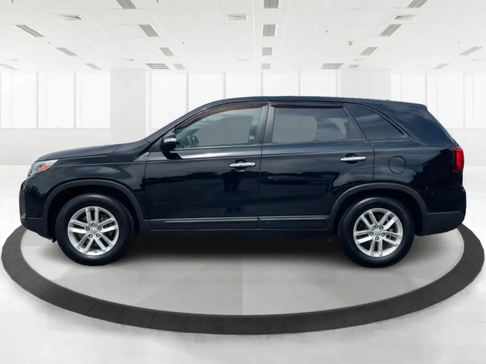 2015 Kia Sorento LX (5XYKT3A60FG) with an 2.4L I-4 gasoline direct injection engine, located at 880 E. National Road, Vandalia, OH, 45377, (937) 908-9800, 39.891918, -84.183594 - ### Discover Adventure with the 2015 Kia Sorento LX - Your Perfect Family SUV!<br /> <br /> Are you seeking the ideal vehicle for weekend getaways or daily commutes? Look no further! The 2015 Kia Sorento LX is the perfect SUV for growing families and adventure-seekers alike. With its spacious interi - Photo#5