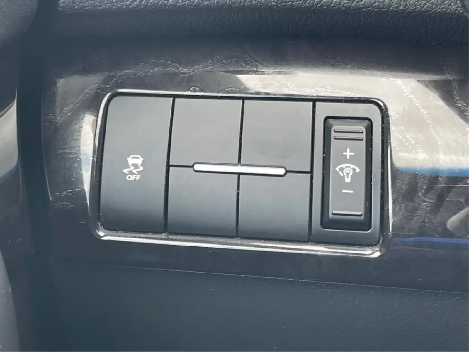 2015 Kia Sorento LX (5XYKT3A60FG) with an 2.4L I-4 gasoline direct injection engine, located at 880 E. National Road, Vandalia, OH, 45377, (937) 908-9800, 39.891918, -84.183594 - ### Discover Adventure with the 2015 Kia Sorento LX - Your Perfect Family SUV!<br /> <br /> Are you seeking the ideal vehicle for weekend getaways or daily commutes? Look no further! The 2015 Kia Sorento LX is the perfect SUV for growing families and adventure-seekers alike. With its spacious interi - Photo#17