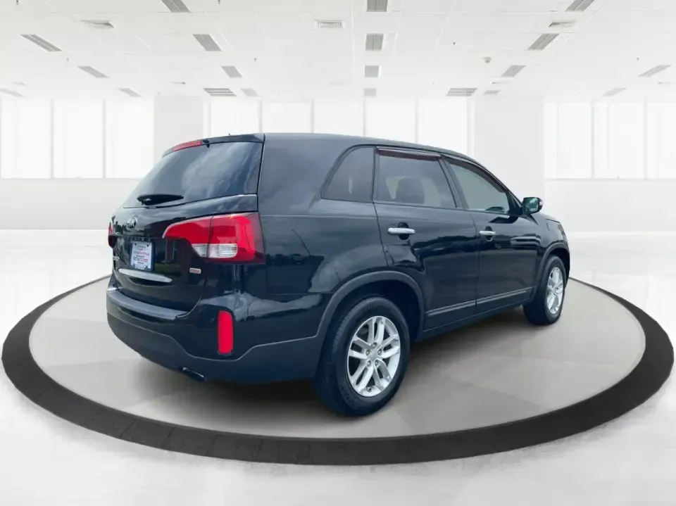 2015 Kia Sorento LX (5XYKT3A60FG) with an 2.4L I-4 gasoline direct injection engine, 6-Speed Automatic transmission, located at 1230 East Main St, Xenia, OH, 45385, (937) 908-9800, 39.688026, -83.910172 - ### Discover Adventure with the 2015 Kia Sorento LX - Your Perfect Family SUV!<br /> <br /> Are you seeking the ideal vehicle for weekend getaways or daily commutes? Look no further! The 2015 Kia Sorento LX is the perfect SUV for growing families and adventure-seekers alike. With its spacious interi - Photo#2