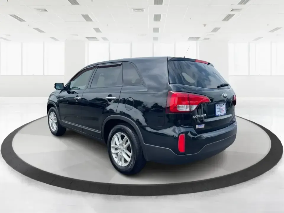 2015 Kia Sorento LX (5XYKT3A60FG) with an 2.4L I-4 gasoline direct injection engine, 6-Speed Automatic transmission, located at 1230 East Main St, Xenia, OH, 45385, (937) 908-9800, 39.688026, -83.910172 - ### Discover Adventure with the 2015 Kia Sorento LX - Your Perfect Family SUV!<br /> <br /> Are you seeking the ideal vehicle for weekend getaways or daily commutes? Look no further! The 2015 Kia Sorento LX is the perfect SUV for growing families and adventure-seekers alike. With its spacious interi - Photo#4
