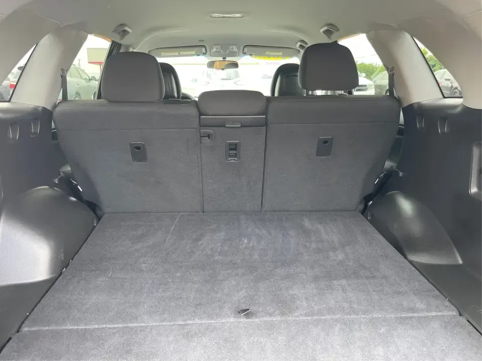 2015 Kia Sorento LX (5XYKT3A60FG) with an 2.4L I-4 gasoline direct injection engine, 6-Speed Automatic transmission, located at 1230 East Main St, Xenia, OH, 45385, (937) 908-9800, 39.688026, -83.910172 - ### Discover Adventure with the 2015 Kia Sorento LX - Your Perfect Family SUV!<br /> <br /> Are you seeking the ideal vehicle for weekend getaways or daily commutes? Look no further! The 2015 Kia Sorento LX is the perfect SUV for growing families and adventure-seekers alike. With its spacious interi - Photo#12