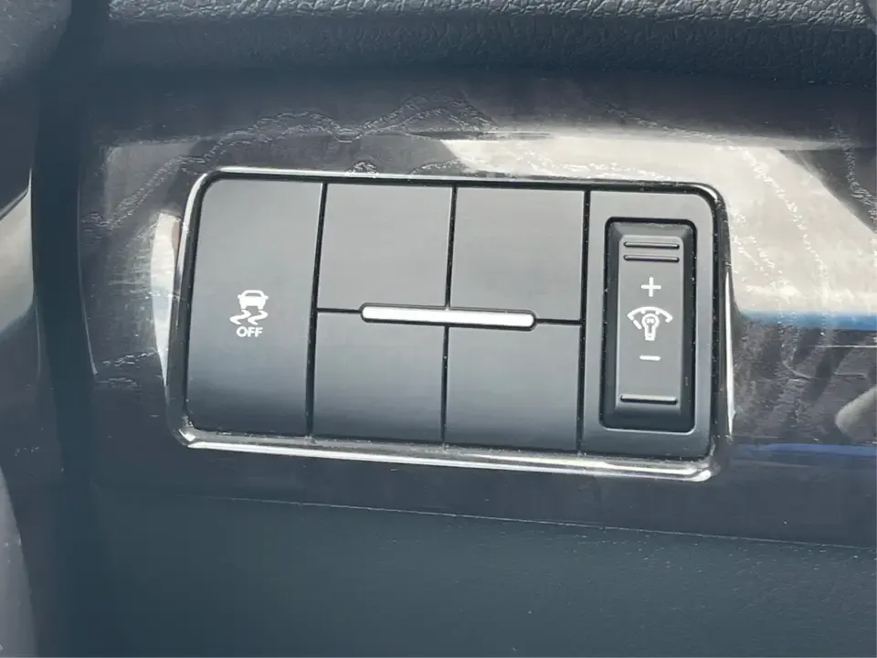 2015 Kia Sorento LX (5XYKT3A60FG) with an 2.4L I-4 gasoline direct injection engine, 6-Speed Automatic transmission, located at 401 Woodman Dr, Riverside, OH, 45431, (937) 908-9800, 39.760899, -84.123421 - ### Discover Adventure with the 2015 Kia Sorento LX - Your Perfect Family SUV!<br /> <br /> Are you seeking the ideal vehicle for weekend getaways or daily commutes? Look no further! The 2015 Kia Sorento LX is the perfect SUV for growing families and adventure-seekers alike. With its spacious interi - Photo#17