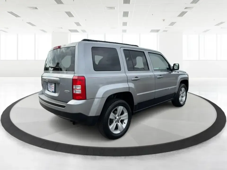 2017 Jeep Patriot Latitude 4x4 (1C4NJRFB2HD) with an 2.4L I-4 DOHC engine, located at 880 E. National Road, Vandalia, OH, 45377, (937) 908-9800, 39.891918, -84.183594 - Weekend trailheads, snowy school drop-offs, and everyday commutes around the Miami Valley all ask for the same thing: a compact SUV that's easy to live with and ready when the weather turns. This 2017 Jeep Patriot Latitude 4x4 in Billet Silver Metallic Clearcoat fits that lifestyle with Jeep capabil- Photo#2