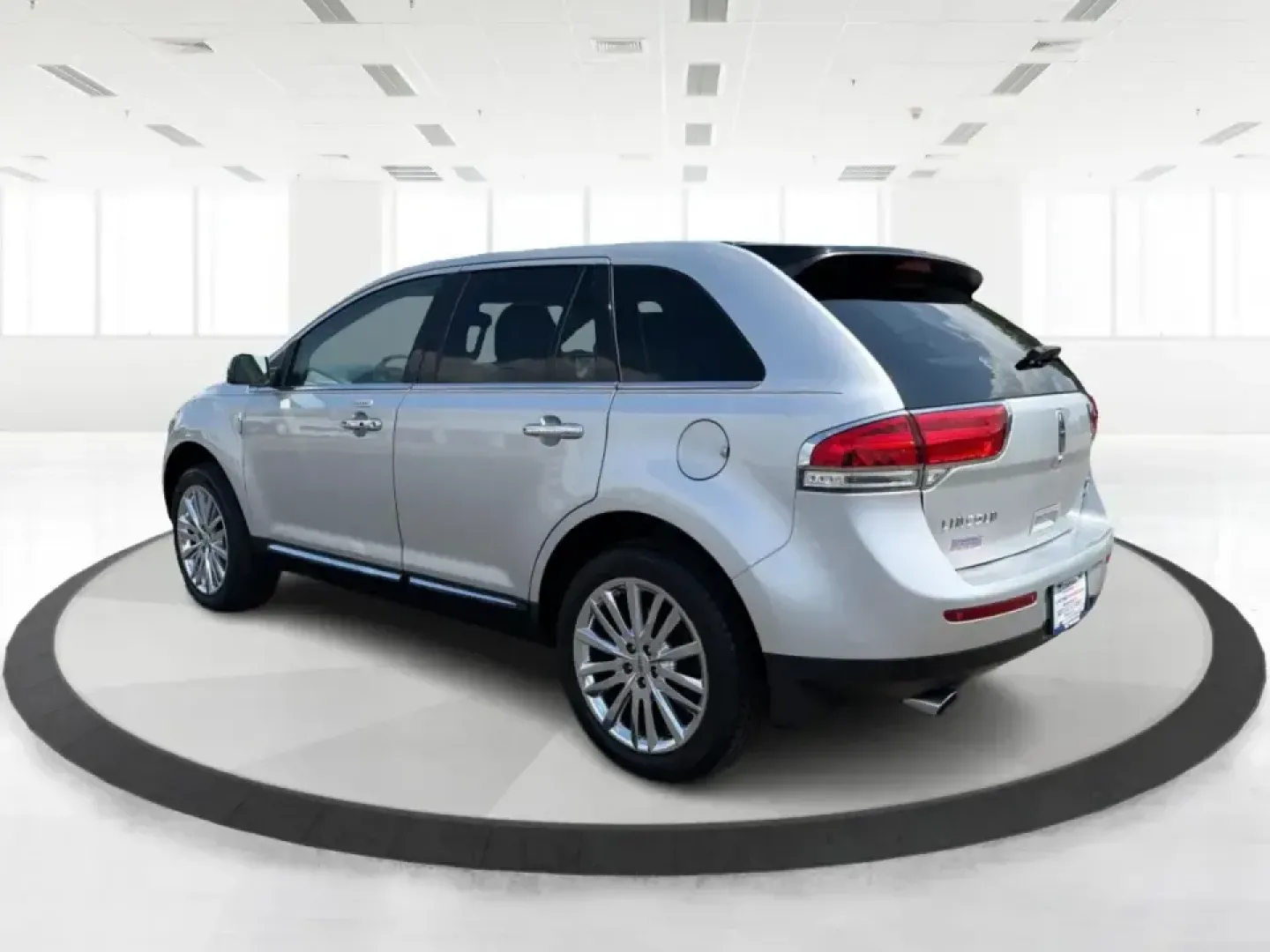 2012 Lincoln MKX Base (2LMDJ8JK1CB) with an 3.7L V6 DOHC 24V engine, 6-Speed Automatic transmission, located at 401 Woodman Dr, Riverside, OH, 45431, (937) 908-9800, 39.760899, -84.123421 - Need a comfortable, confident SUV for daily commuting to Wright-Patterson AFB, school drop-offs in Beavercreek, and weekend runs to The Greene or Carillon Historical Park? This 2012 Lincoln MKX Base in classic Silver delivers the kind of quiet ride, upscale comfort, and V6 power that makes errands f- Photo#4