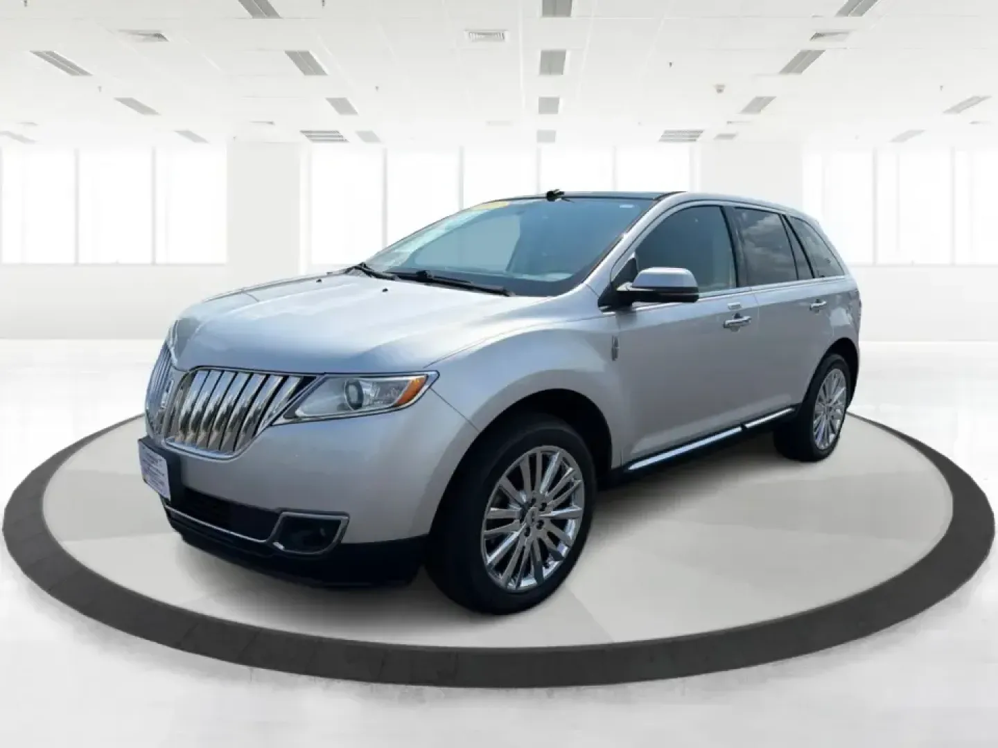 2012 Lincoln MKX Base (2LMDJ8JK1CB) with an 3.7L V6 DOHC 24V engine, 6-Speed Automatic transmission, located at 401 Woodman Dr, Riverside, OH, 45431, (937) 908-9800, 39.760899, -84.123421 - Need a comfortable, confident SUV for daily commuting to Wright-Patterson AFB, school drop-offs in Beavercreek, and weekend runs to The Greene or Carillon Historical Park? This 2012 Lincoln MKX Base in classic Silver delivers the kind of quiet ride, upscale comfort, and V6 power that makes errands f- Photo#8