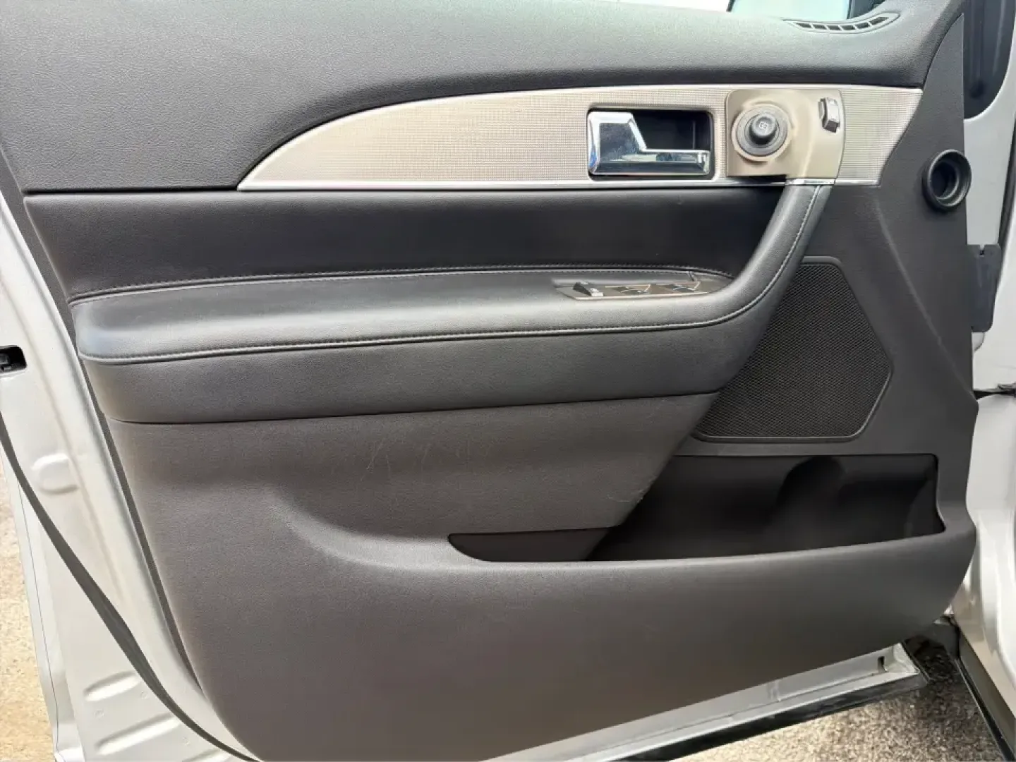 2012 Lincoln MKX Base (2LMDJ8JK1CB) with an 3.7L V6 DOHC 24V engine, 6-Speed Automatic transmission, located at 401 Woodman Dr, Riverside, OH, 45431, (937) 908-9800, 39.760899, -84.123421 - Need a comfortable, confident SUV for daily commuting to Wright-Patterson AFB, school drop-offs in Beavercreek, and weekend runs to The Greene or Carillon Historical Park? This 2012 Lincoln MKX Base in classic Silver delivers the kind of quiet ride, upscale comfort, and V6 power that makes errands f- Photo#18