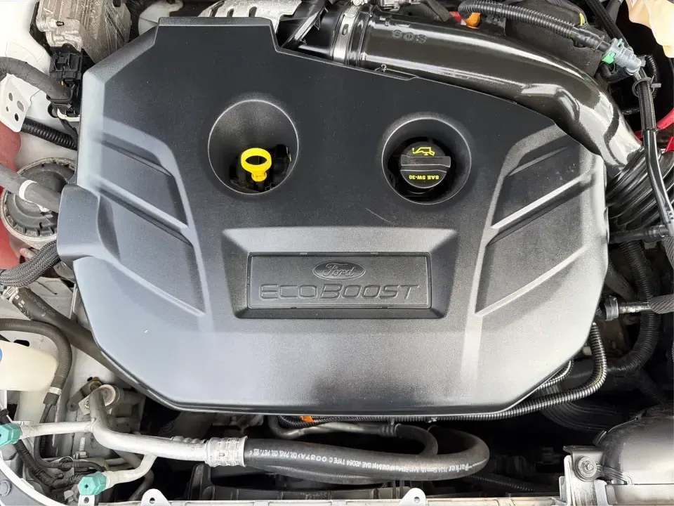 2017 Ford Fusion SE (3FA6P0T99HR) with an EcoBoost 2L I-4 gasoline direct injection engine, 6A transmission, located at 1230 East Main St, Xenia, OH, 45385, (937) 908-9800, 39.688026, -83.910172 - Built for real life in the Miami Valley-school drop-offs, long commutes, and weekend getaways-this 2017 Ford Fusion SE is the kind of sedan that fits smoothly into a busy schedule while still feeling comfortable and confident on the road. Finished in crisp Oxford White, it's a smart pick for commute- Photo#11