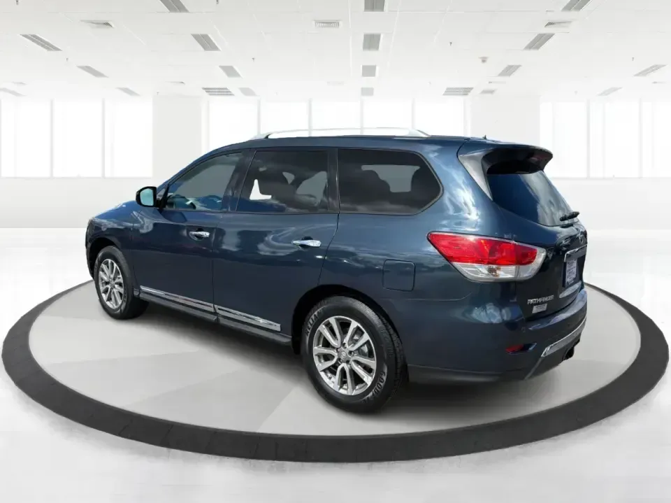 2015 Nissan Pathfinder SL (5N1AR2MM2FC) with an 3.5L V-6 DOHC engine, Continuously Variable Transmission transmission, located at 880 E. National Road, Vandalia, OH, 45377, (937) 908-9800, 39.891918, -84.183594 - Pack up the kids, load the cooler, and point the GPS toward your next weekend escape-this 2015 Nissan Pathfinder SL is the kind of 3-row SUV that fits real life in Vandalia, from school drop-offs and Costco runs to road trips up I75 and afternoons at the National Museum of the U.S. Air Force. With c- Photo#4