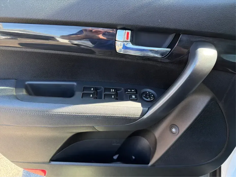 2013 Kia Sorento LX (5XYKT3A17DG) with an 2.4L I-4 DOHC engine, 6-Speed Automatic transmission, located at 401 Woodman Dr, Riverside, OH, 45431, (937) 908-9800, 39.760899, -84.123421 - Pack up the kids, load the groceries, or point the GPS toward a weekend getaway-this 2013 Kia Sorento LX is the kind of practical SUV that fits real life in Riverside, Ohio. With confident road manners for daily commuting and flexible space for road trips, it's a smart choice for growing families, b- Photo#17