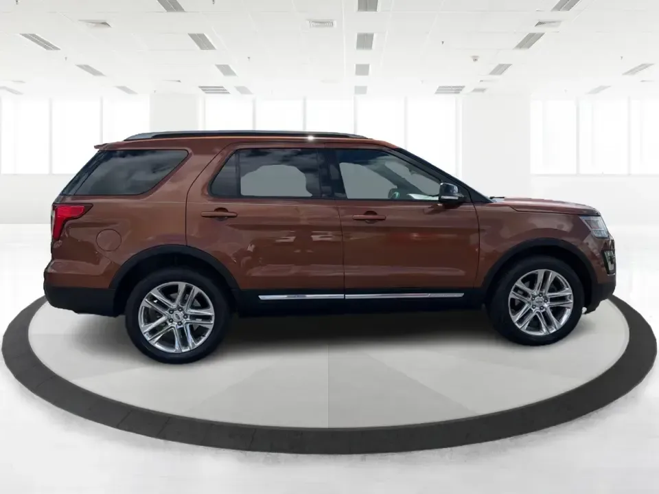 2017 Ford Explorer XLT 4WD (1FM5K8D86HG) with an 3.5L V6 DOHC 24V engine, 6-Speed Automatic transmission, located at 401 Woodman Dr, Riverside, OH, 45431, (937) 908-9800, 39.760899, -84.123421 - Load up the family, cue the playlist, and point the nose toward your next weekend escape-this 2017 Ford Explorer XLT 4WD is built for the real-life mix of school runs, long commutes, and road trips out of Riverside. With three rows of SUV versatility and confident 4WD capability, it's a smart fit fo- Photo#1