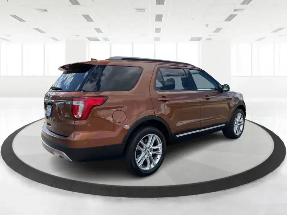2017 Ford Explorer XLT 4WD (1FM5K8D86HG) with an 3.5L V6 DOHC 24V engine, 6-Speed Automatic transmission, located at 401 Woodman Dr, Riverside, OH, 45431, (937) 908-9800, 39.760899, -84.123421 - Load up the family, cue the playlist, and point the nose toward your next weekend escape-this 2017 Ford Explorer XLT 4WD is built for the real-life mix of school runs, long commutes, and road trips out of Riverside. With three rows of SUV versatility and confident 4WD capability, it's a smart fit fo- Photo#2