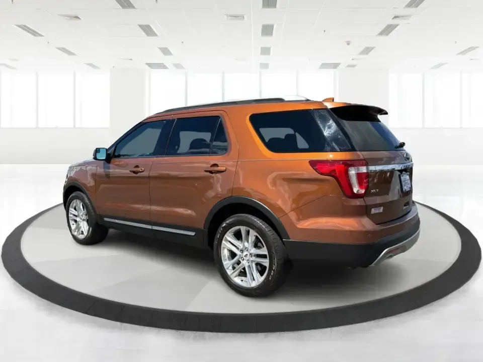 2017 Ford Explorer XLT 4WD (1FM5K8D86HG) with an 3.5L V6 DOHC 24V engine, 6-Speed Automatic transmission, located at 401 Woodman Dr, Riverside, OH, 45431, (937) 908-9800, 39.760899, -84.123421 - Load up the family, cue the playlist, and point the nose toward your next weekend escape-this 2017 Ford Explorer XLT 4WD is built for the real-life mix of school runs, long commutes, and road trips out of Riverside. With three rows of SUV versatility and confident 4WD capability, it's a smart fit fo- Photo#4