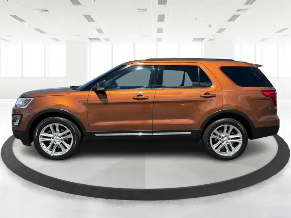 2017 Ford Explorer XLT 4WD (1FM5K8D86HG) with an 3.5L V6 DOHC 24V engine, 6-Speed Automatic transmission, located at 401 Woodman Dr, Riverside, OH, 45431, (937) 908-9800, 39.760899, -84.123421 - Load up the family, cue the playlist, and point the nose toward your next weekend escape-this 2017 Ford Explorer XLT 4WD is built for the real-life mix of school runs, long commutes, and road trips out of Riverside. With three rows of SUV versatility and confident 4WD capability, it's a smart fit fo- Photo#5