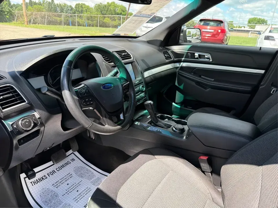 2017 Ford Explorer XLT 4WD (1FM5K8D86HG) with an 3.5L V6 DOHC 24V engine, 6-Speed Automatic transmission, located at 401 Woodman Dr, Riverside, OH, 45431, (937) 908-9800, 39.760899, -84.123421 - Load up the family, cue the playlist, and point the nose toward your next weekend escape-this 2017 Ford Explorer XLT 4WD is built for the real-life mix of school runs, long commutes, and road trips out of Riverside. With three rows of SUV versatility and confident 4WD capability, it's a smart fit fo- Photo#9