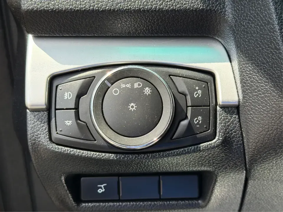 2017 Ford Explorer XLT 4WD (1FM5K8D86HG) with an 3.5L V6 DOHC 24V engine, 6-Speed Automatic transmission, located at 401 Woodman Dr, Riverside, OH, 45431, (937) 908-9800, 39.760899, -84.123421 - Load up the family, cue the playlist, and point the nose toward your next weekend escape-this 2017 Ford Explorer XLT 4WD is built for the real-life mix of school runs, long commutes, and road trips out of Riverside. With three rows of SUV versatility and confident 4WD capability, it's a smart fit fo- Photo#17