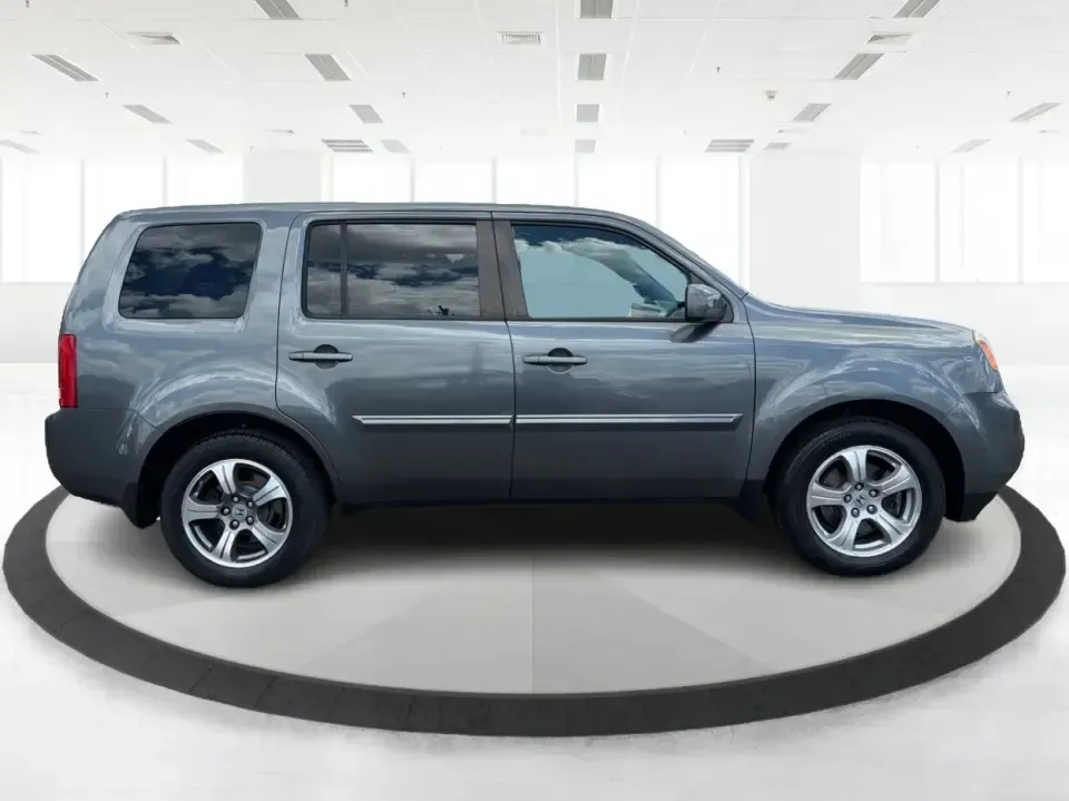 2012 Honda Pilot EX 4WD 5-Spd AT (5FNYF4H46CB) with an 3.5L V6 SOHC 24V engine, 5-Speed Automatic transmission, located at 1230 East Main St, Xenia, OH, 45385, (937) 908-9800, 39.688026, -83.910172 - Picture your next Ohio weekend: the kids packed up, coolers in the back, and plenty of room for friends-then cruising from Piqua to Indian Lake or over to Dayton without feeling cramped. This 2012 Honda Pilot EX 4WD is built for real life, whether you're tackling school drop-offs, long commutes on I- Photo#1