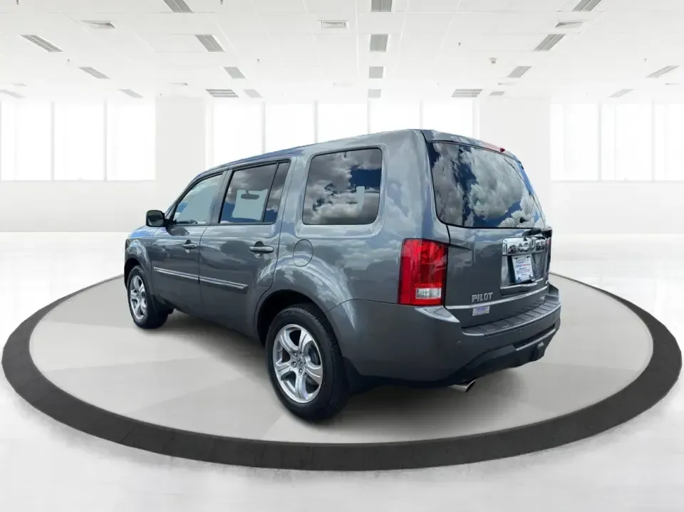 2012 Honda Pilot EX 4WD 5-Spd AT (5FNYF4H46CB) with an 3.5L V6 SOHC 24V engine, 5-Speed Automatic transmission, located at 1230 East Main St, Xenia, OH, 45385, (937) 908-9800, 39.688026, -83.910172 - Picture your next Ohio weekend: the kids packed up, coolers in the back, and plenty of room for friends-then cruising from Piqua to Indian Lake or over to Dayton without feeling cramped. This 2012 Honda Pilot EX 4WD is built for real life, whether you're tackling school drop-offs, long commutes on I- Photo#4