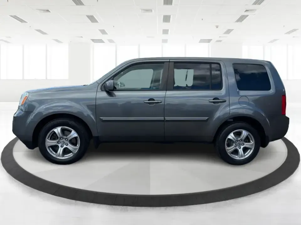 2012 Honda Pilot EX 4WD 5-Spd AT (5FNYF4H46CB) with an 3.5L V6 SOHC 24V engine, 5-Speed Automatic transmission, located at 1230 East Main St, Xenia, OH, 45385, (937) 908-9800, 39.688026, -83.910172 - Picture your next Ohio weekend: the kids packed up, coolers in the back, and plenty of room for friends-then cruising from Piqua to Indian Lake or over to Dayton without feeling cramped. This 2012 Honda Pilot EX 4WD is built for real life, whether you're tackling school drop-offs, long commutes on I- Photo#5