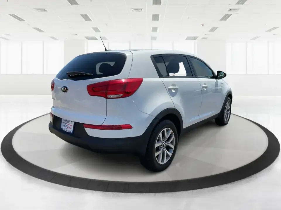 2015 Kia Sportage LX (KNDPBCAC7F7) with an 2.4L V6 DOHC 24V engine, 6-Speed Automatic transmission, located at 4508 South Dixie Dr, Moraine, OH, 45439, (937) 908-9800, 39.689976, -84.218452 - **Explore the Open Road with the 2015 Kia Sportage LX Perfect for Your Next Adventure!**<br /> <br /> Imagine hitting the open road with your loved ones, whether it's a weekend getaway or a daily commute. The 2015 Kia Sportage LX, available at Advantage Car and Credit in Fairborn, OH, is the ideal - Photo#2