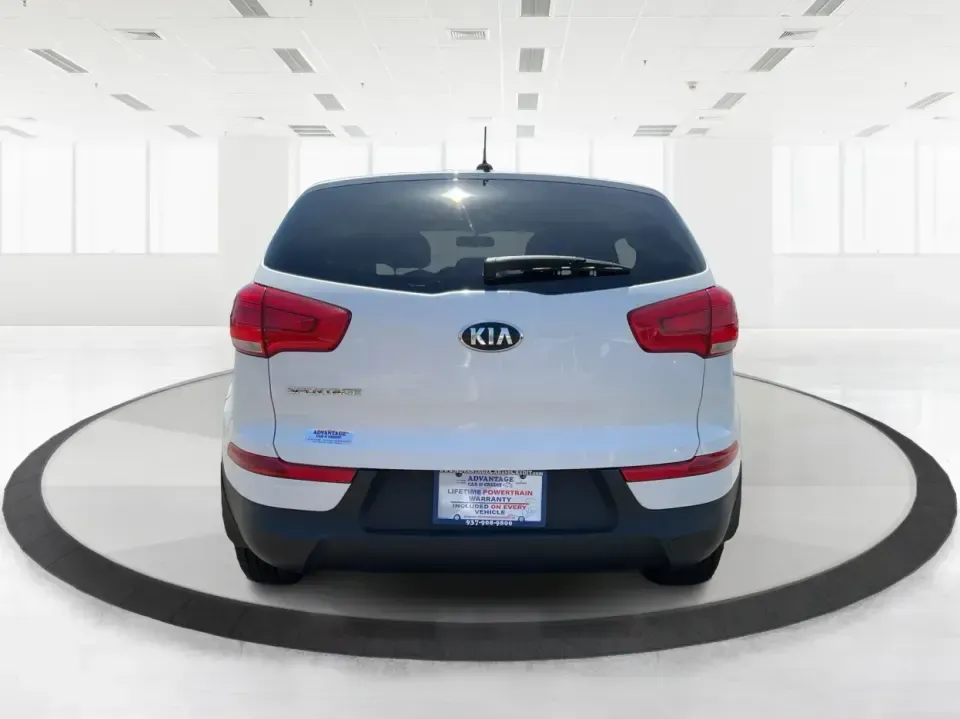 2015 Kia Sportage LX (KNDPBCAC7F7) with an 2.4L V6 DOHC 24V engine, 6-Speed Automatic transmission, located at 4508 South Dixie Dr, Moraine, OH, 45439, (937) 908-9800, 39.689976, -84.218452 - **Explore the Open Road with the 2015 Kia Sportage LX Perfect for Your Next Adventure!**<br /> <br /> Imagine hitting the open road with your loved ones, whether it's a weekend getaway or a daily commute. The 2015 Kia Sportage LX, available at Advantage Car and Credit in Fairborn, OH, is the ideal - Photo#3