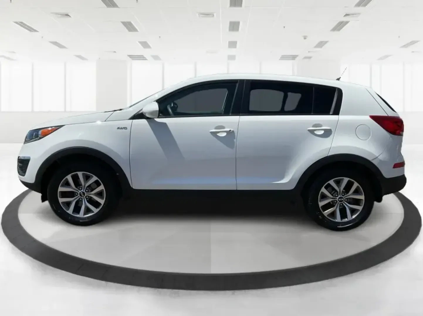 2015 Kia Sportage LX (KNDPBCAC7F7) with an 2.4L V6 DOHC 24V engine, 6-Speed Automatic transmission, located at 4508 South Dixie Dr, Moraine, OH, 45439, (937) 908-9800, 39.689976, -84.218452 - **Explore the Open Road with the 2015 Kia Sportage LX Perfect for Your Next Adventure!**<br /> <br /> Imagine hitting the open road with your loved ones, whether it's a weekend getaway or a daily commute. The 2015 Kia Sportage LX, available at Advantage Car and Credit in Fairborn, OH, is the ideal - Photo#5