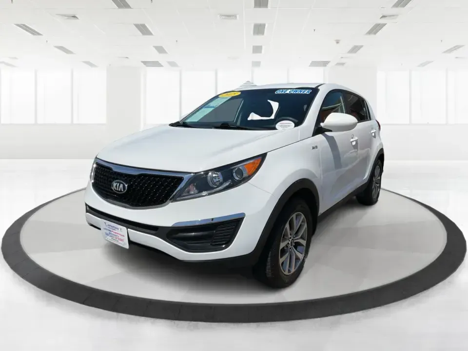 2015 Kia Sportage LX (KNDPBCAC7F7) with an 2.4L V6 DOHC 24V engine, 6-Speed Automatic transmission, located at 4508 South Dixie Dr, Moraine, OH, 45439, (937) 908-9800, 39.689976, -84.218452 - **Explore the Open Road with the 2015 Kia Sportage LX Perfect for Your Next Adventure!**<br /> <br /> Imagine hitting the open road with your loved ones, whether it's a weekend getaway or a daily commute. The 2015 Kia Sportage LX, available at Advantage Car and Credit in Fairborn, OH, is the ideal - Photo#8