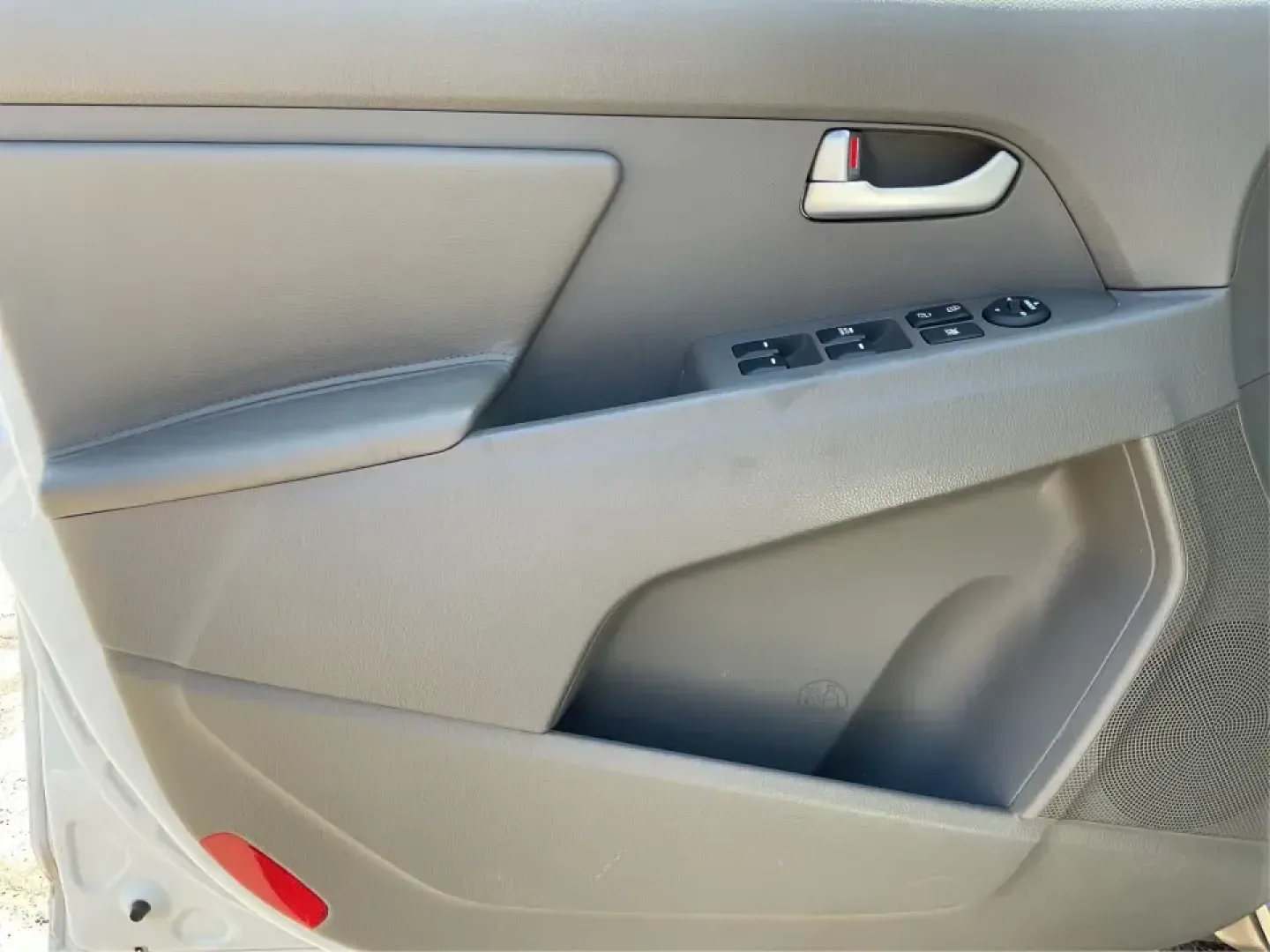 2015 Kia Sportage LX (KNDPBCAC7F7) with an 2.4L V6 DOHC 24V engine, 6-Speed Automatic transmission, located at 4508 South Dixie Dr, Moraine, OH, 45439, (937) 908-9800, 39.689976, -84.218452 - **Explore the Open Road with the 2015 Kia Sportage LX Perfect for Your Next Adventure!**<br /> <br /> Imagine hitting the open road with your loved ones, whether it's a weekend getaway or a daily commute. The 2015 Kia Sportage LX, available at Advantage Car and Credit in Fairborn, OH, is the ideal - Photo#17