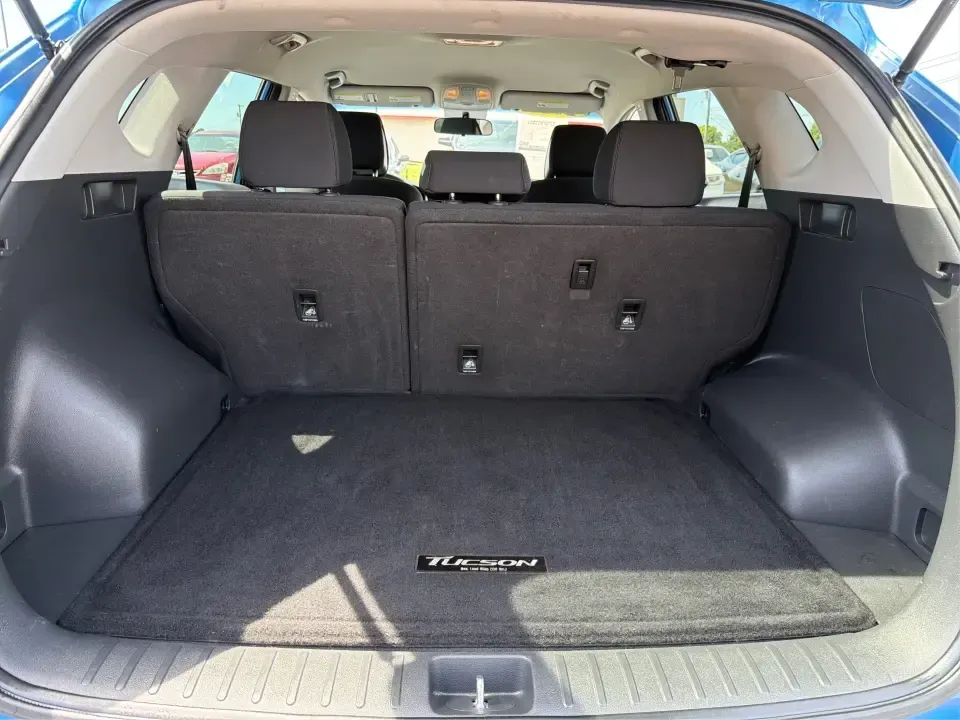 2016 Hyundai Tucson SE w/Preferred Package AWD (KM8J3CA41GU) with an 2.0L L4 DOHC 16V engine, 6A transmission, located at 401 Woodman Dr, Riverside, OH, 45431, (937) 908-9800, 39.760899, -84.123421 - Need an SUV that can handle Dayton-area commutes, rainy school drop-offs, and spontaneous weekend getaways without feeling oversized? This 2016 Hyundai Tucson SE w/Preferred Package AWD in eye-catching Caribbean Blue is built for real life-comfortable for daily drives, confident when the weather tur- Photo#12