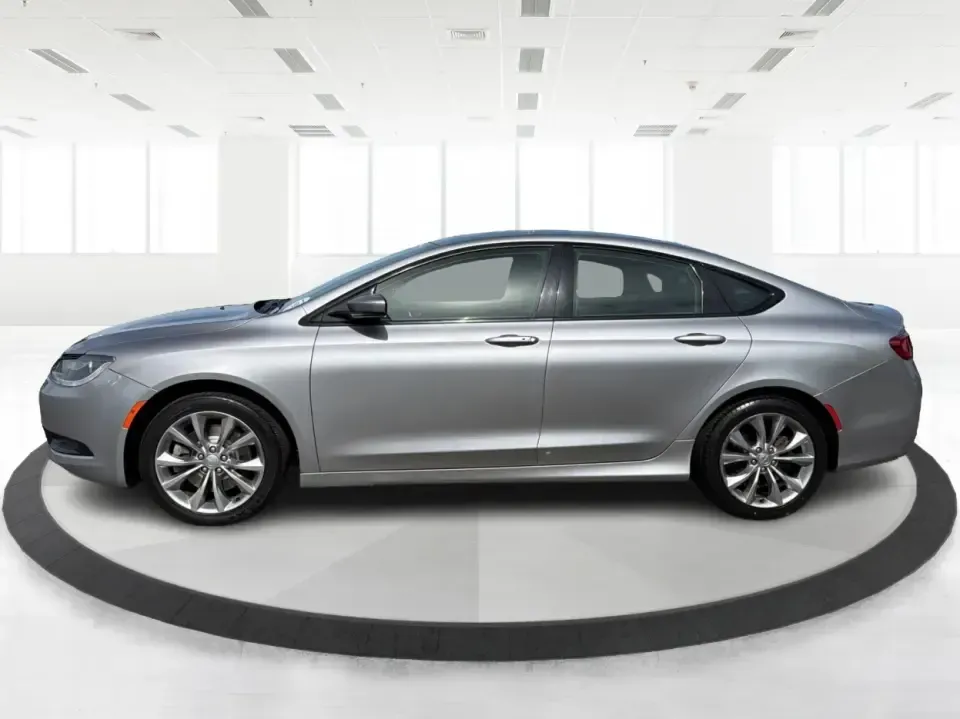 2015 Chrysler 200 S (1C3CCCBG2FN) with an 3.6L V6 DOHC 24V FFV engine, 9-Speed Automatic transmission, located at 1184 Kauffman Ave, Fairborn, OH, 45324, (937) 908-9800, 39.807072, -84.030914 - Need a comfortable, stylish sedan for daily commuting between Wright-Patterson AFB, Beavercreek shopping runs, and weekends out at Fairborn's community events? This 2015 Chrysler 200 S is built for real-life driving-smooth on I-675, easy to park around Downtown Fairborn, and roomy enough for five pa- Photo#5