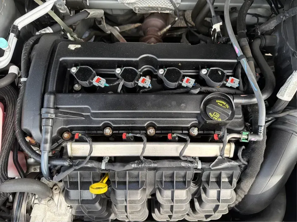 2015 Jeep Compass Sport FWD (1C4NJCBA6FD) with an 2.0L L4 DOHC 16V engine, located at 880 E. National Road, Vandalia, OH, 45377, (937) 908-9800, 39.891918, -84.183594 - Weekday commutes down I75, school drop-offs in Butler Township, and quick weekend getaways to the National Museum of the U.S. Air Force or Taylorsville MetroPark all call for an SUV that's easy to live with, comfortable for five, and efficient enough to keep your budget in check. This **2015 Jeep Co- Photo#11