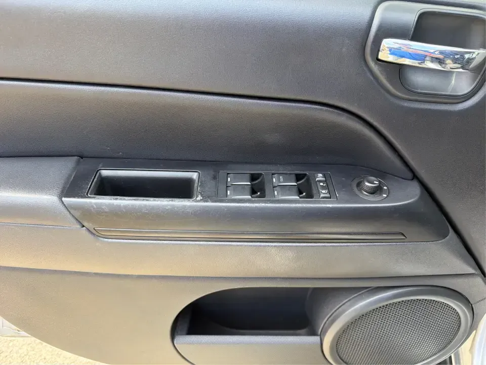 2015 Jeep Compass Sport FWD (1C4NJCBA6FD) with an 2.0L L4 DOHC 16V engine, located at 880 E. National Road, Vandalia, OH, 45377, (937) 908-9800, 39.891918, -84.183594 - Weekday commutes down I75, school drop-offs in Butler Township, and quick weekend getaways to the National Museum of the U.S. Air Force or Taylorsville MetroPark all call for an SUV that's easy to live with, comfortable for five, and efficient enough to keep your budget in check. This **2015 Jeep Co- Photo#17
