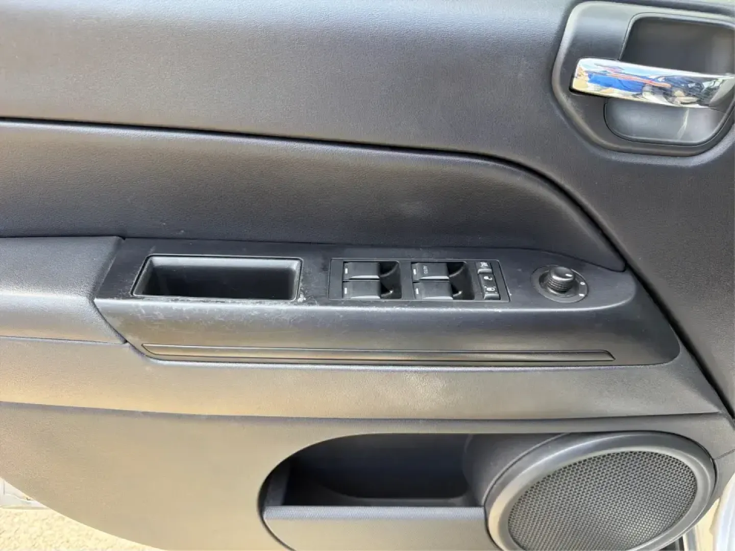 2015 Jeep Compass Sport FWD (1C4NJCBA6FD) with an 2.0L L4 DOHC 16V engine, located at 1951 S Dayton Lakeview Rd., New Carlisle, OH, 45344, (937) 908-9800, 39.890999, -84.050255 - Whether your week looks like a daily commute down I70, school drop-offs around Clark County, or a quick weekend escape to Buck Creek State Park, this **2015 Jeep Compass Sport FWD** is the kind of compact SUV that fits real life. With seating for **five**, easy-to-park sizing, and the versatile carg- Photo#17