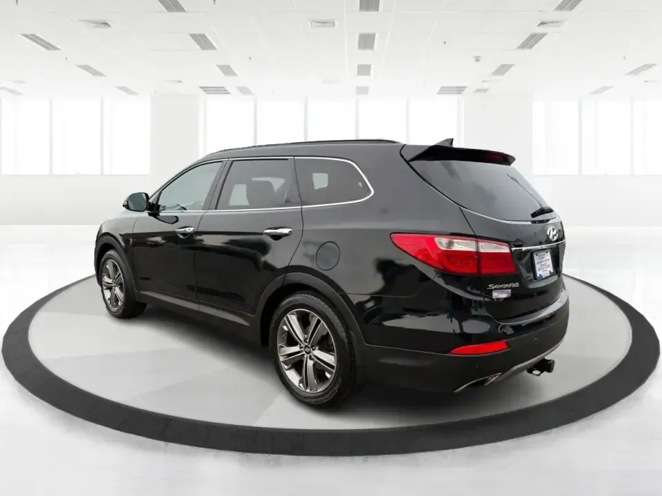 2014 Hyundai Santa Fe Limited AWD (KM8SRDHF4EU) with an 3.3L V6 DOHC 24V engine, 6-Speed Automatic transmission, located at 1230 East Main St, Xenia, OH, 45385, (937) 908-9800, 39.688026, -83.910172 - Picture your next weekend: loading up the family for a day at John Bryan State Park, heading out for youth sports in Beavercreek, or cruising I35 and US68 for an easy commute to Dayton. This 2014 Hyundai Santa Fe Limited AWD is built for real life in and around Xenia-roomy enough for growing familie- Photo#4